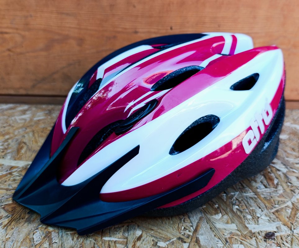 Cyklistická přilba Giro 